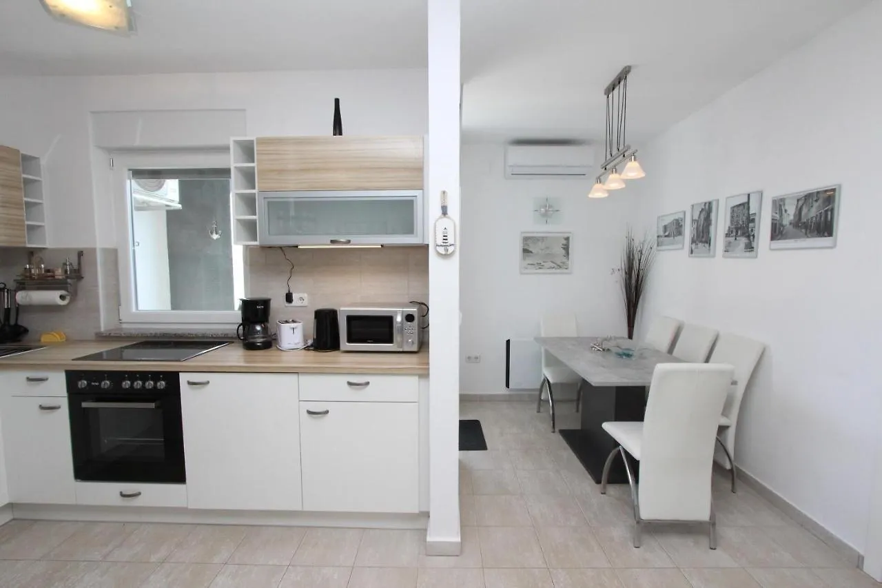Apartment Adi Rovigno