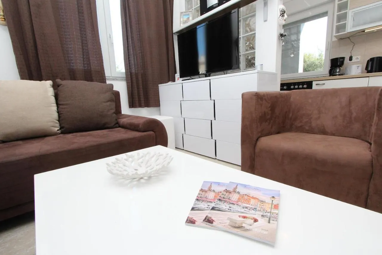 Apartment Adi روفينج