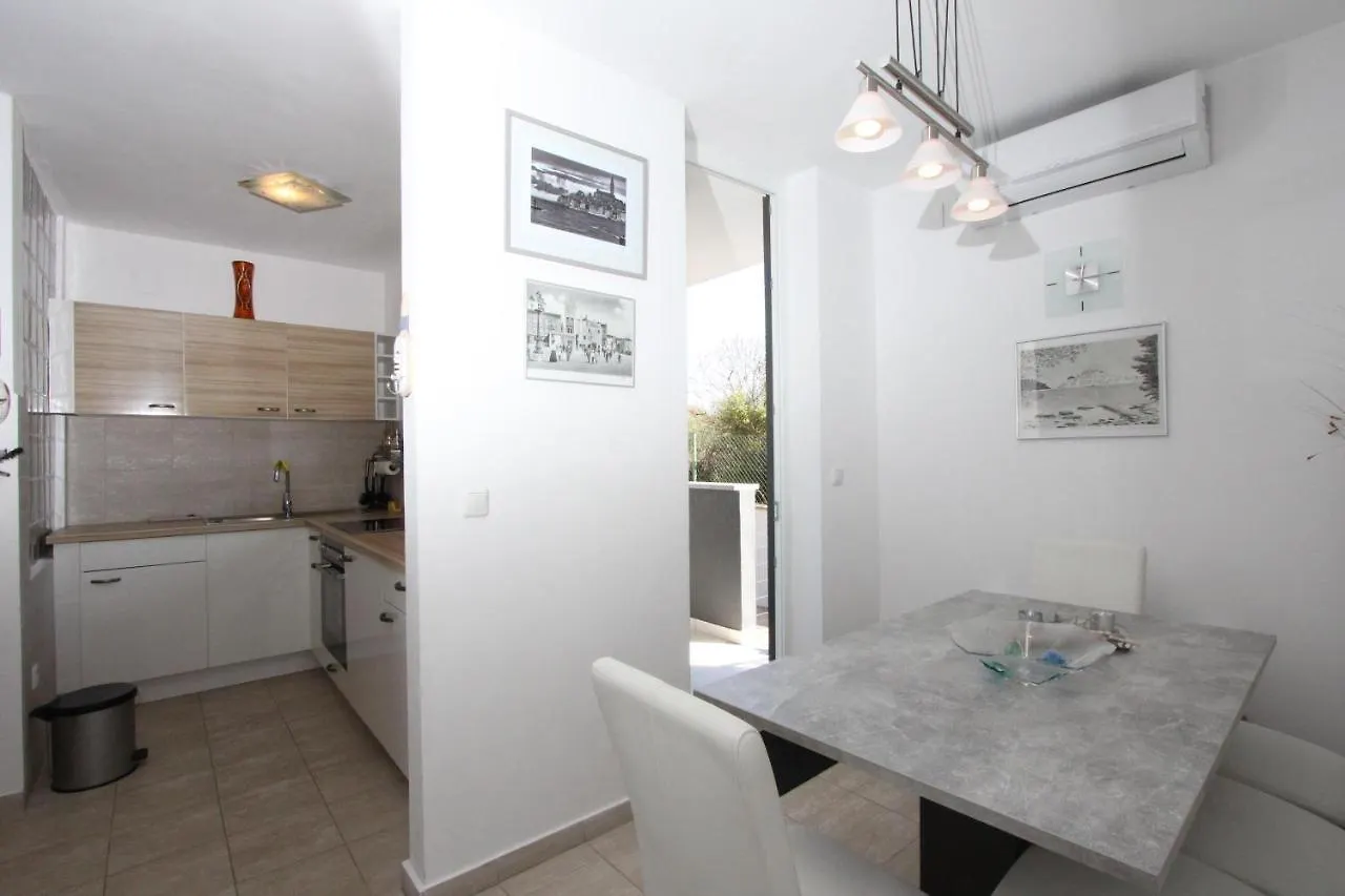 Apartment Adi روفينج