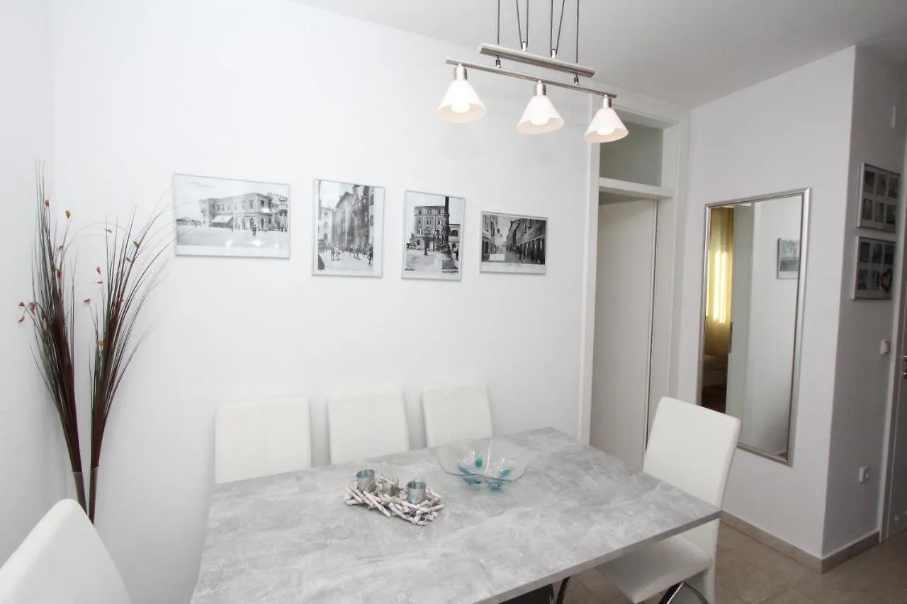 Apartment Adi روفينج